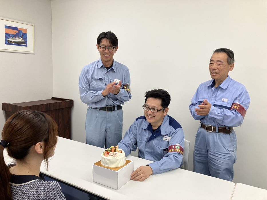 2025.9.10誕生日ケーキを渡す①